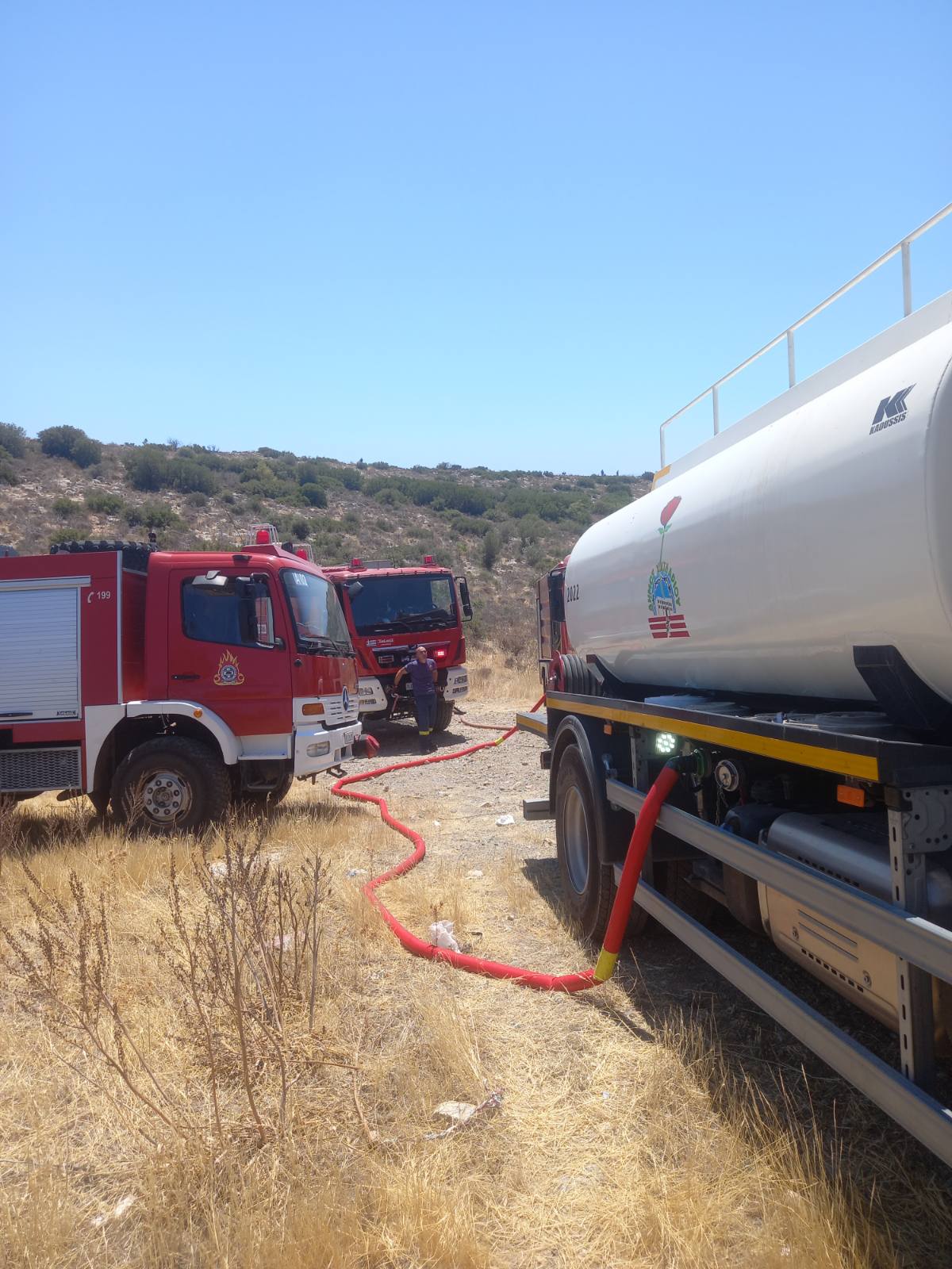 Εντυπωσιακές εικόνες από τη σημερινή μάχη στο Σχιστό Κορυδαλλού 8 Εντυπωσιακές εικόνες από τη σημερινή μάχη στο Σχιστό Κορυδαλλού 7