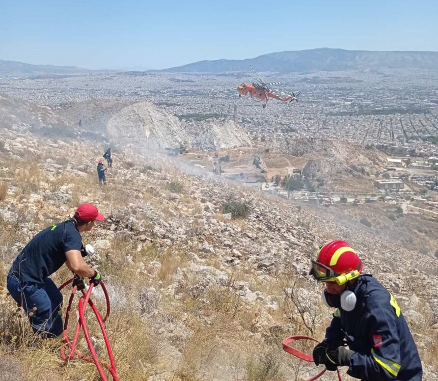 Εντυπωσιακές εικόνες από τη σημερινή μάχη στο Σχιστό Κορυδαλλού 2 Εντυπωσιακές εικόνες από τη σημερινή μάχη στο Σχιστό Κορυδαλλού 1