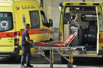 Τραγωδία στην Ελευσίνα: Κόρη τραυμάτισε θανάσιμα άθελά της τη μητέρα της 25