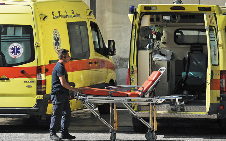 Ανείπωτη τραγωδία στον Ασπρόπυργο, σκοτώθηκε τρίχρονο αγοράκι στην αυλή του σπιτιού του 2 Ανείπωτη τραγωδία στον Ασπρόπυργο, σκοτώθηκε τρίχρονο αγοράκι στην αυλή του σπιτιού του 1