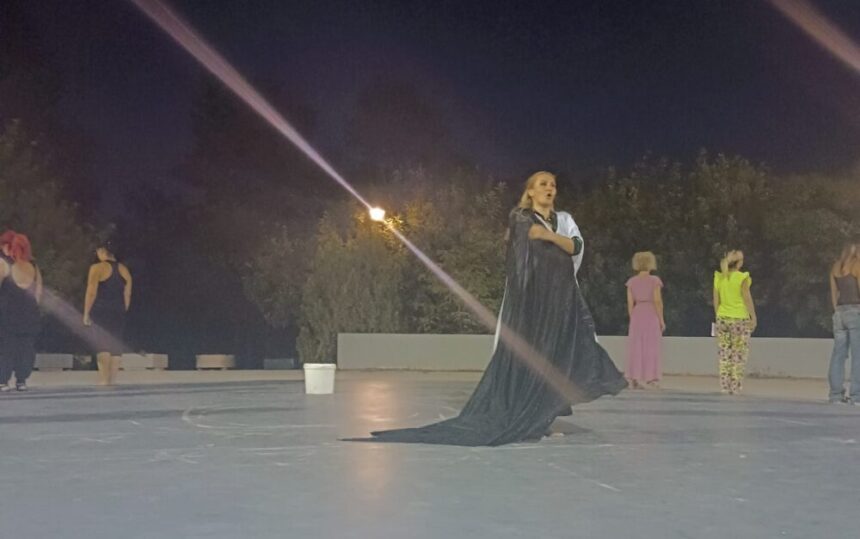 "Σύγχρονες Μαινάδες" στο ανοιχτό θέατρο Χαϊδαρίου 2 "Σύγχρονες Μαινάδες" στο ανοιχτό θέατρο Χαϊδαρίου 1