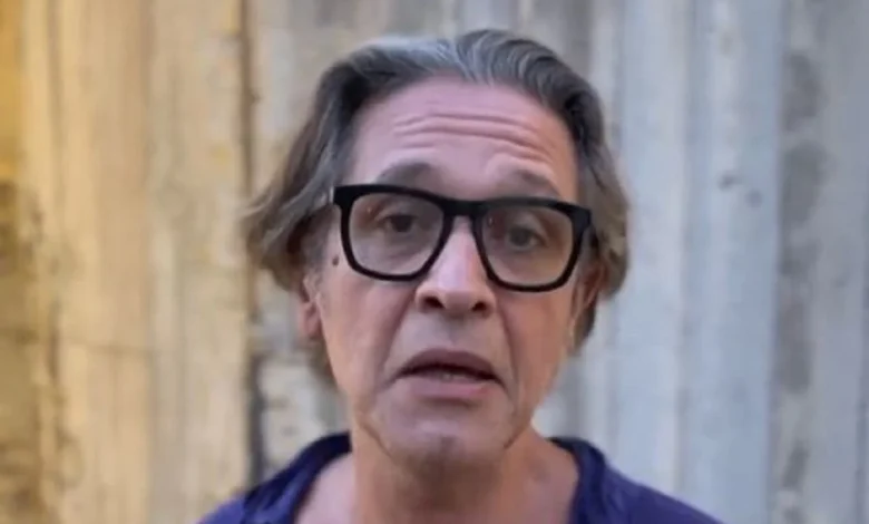 Ο δυσαρέσκεια του Ελευσιναίου Αιμίλιου Χειλάκη στο Φεστιβάλ της Ελευσίνας 2 Ο δυσαρέσκεια του Ελευσιναίου Αιμίλιου Χειλάκη στο Φεστιβάλ της Ελευσίνας 1