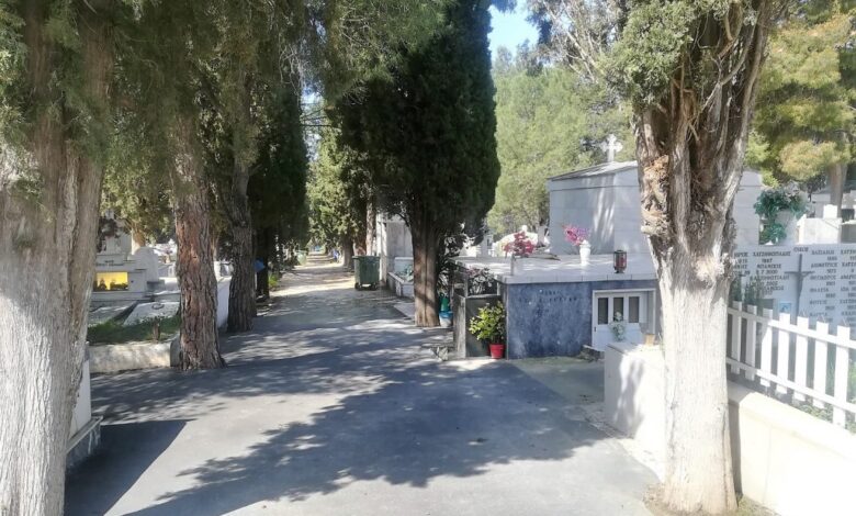 Γ΄ Νεκροταφείο: Καταγγελία ότι "μπούκαραν" σε οικογενειακό τάφο για να κλέψουν χρυσά δόντια 2 Γ΄ Νεκροταφείο: Καταγγελία ότι "μπούκαραν" σε οικογενειακό τάφο για να κλέψουν χρυσά δόντια 1