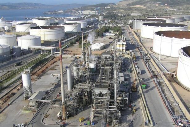 Καταγγελία για σοβαρή διαρροή προπανίου στα ΕΛΠΕ Ελευσίνας 11