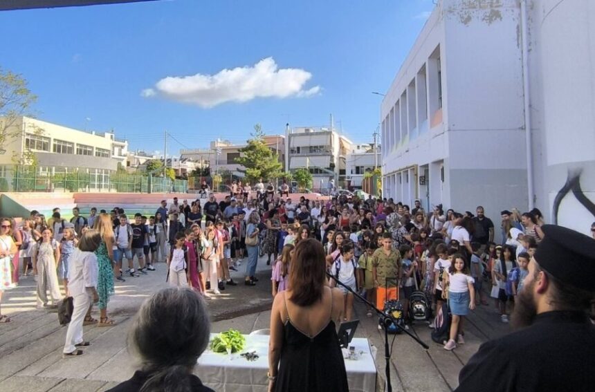 Αγιασμός στα σχολεία του Χαϊδαρίου 2 Αγιασμός στα σχολεία του Χαϊδαρίου 1