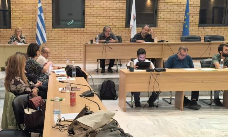 Ψήφισμα στο Δημοτικό Συμβούλιο κατά των συγχωνεύσεων τμημάτων σε σχολεία 2 Ψήφισμα στο Δημοτικό Συμβούλιο κατά των συγχωνεύσεων τμημάτων σε σχολεία 1