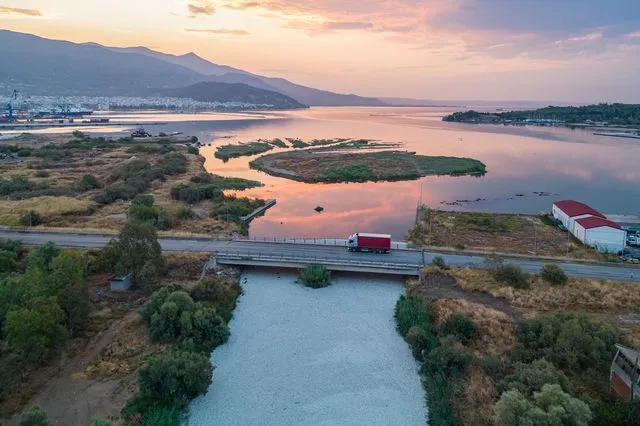 Κάρλα και Παγασητικός: Έκρηξη ζωής, θανάτου και κρατικού υδροκεφαλισμού! 2 Κάρλα και Παγασητικός: Έκρηξη ζωής, θανάτου και κρατικού υδροκεφαλισμού! 1