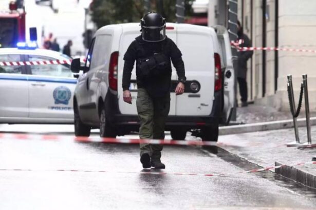 Γράμμα με σκόνη στον Παχατουρίδη: Συνελήφθη απόστρατος της ΕΛΑΣ! - Η απίστευτη αιτία της αναστάτωσης 27