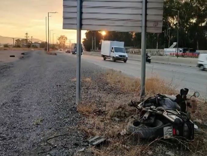 Σοβαρό τροχαίο στο ύψος της Χαλυβουργικής: Οδηγός μηχανής, πατέρας τριών παιδιών, εγκαταλείφθηκε αιμόφυρτος 1