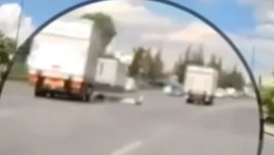 Παραλίγο τραγωδία στον Κηφισό: Φορτηγό κάνει ελιγμό για να μην πατήσει πεσμένο οδηγό μηχανής 5