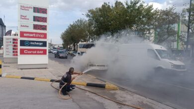 Δεύτερο περιστατικό σε λίγα λεπτά στη Λ. Αθηνών: Ανάφλεξη σε όχημα με υγραέριο μπροστά στο βενζινάδικο! 27
