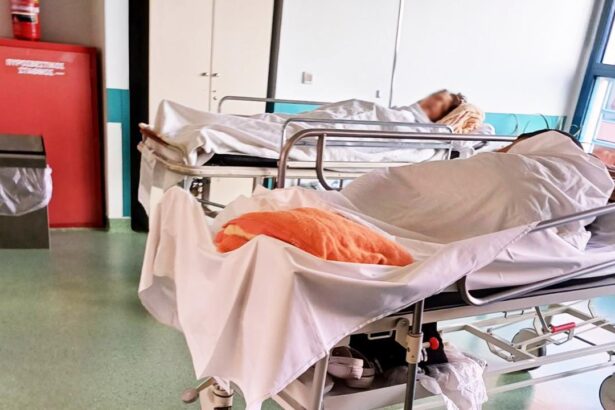 "Ένας νοσηλευτής, 35 κλίνες + 10 ράντζα" 11