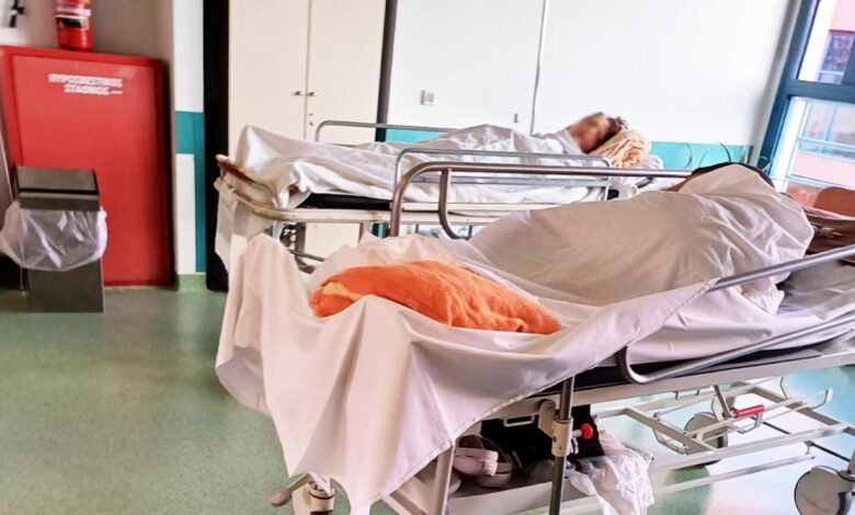 "Ένας νοσηλευτής, 35 κλίνες + 10 ράντζα" 2 "Ένας νοσηλευτής, 35 κλίνες + 10 ράντζα" 1