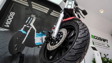Noos: Το 100% ελληνικό ηλεκτρικό σκούτερ που μπήκε σε παραγωγή στη Μεταμόρφωση 18