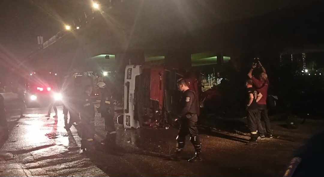 Ασπρόπυργος: Θρήνος για τον 45χρονο πυροσβέστη – "Με 20-30 συμβάντα την ημέρα, υπάρχει πολύ μεγάλη καταπόνηση" 2 Ασπρόπυργος: Θρήνος για τον 45χρονο πυροσβέστη – "Με 20-30 συμβάντα την ημέρα, υπάρχει πολύ μεγάλη καταπόνηση" 1