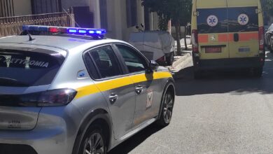 Αιγάλεω: Δημοτικοί Αστυνομικοί στο πλευρό ηλικιωμένης που είχε ανάγκη 7