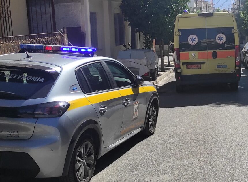Αιγάλεω: Δημοτικοί Αστυνομικοί στο πλευρό ηλικιωμένης που είχε ανάγκη 1