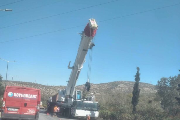 Νταλίκα "κόπηκε" στη μέση στη Λεωφόρο Σχιστού 19