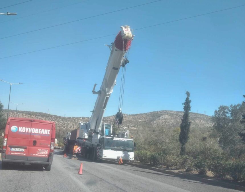 Νταλίκα "κόπηκε" στη μέση στη Λεωφόρο Σχιστού 1