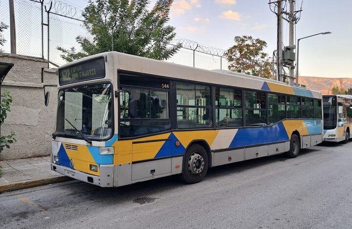 Εντοπίστηκε ανήλικος που έριχνε πέτρες σε αστικά λεωφορεία 1 μπροστινή πόρτα