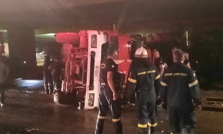 Θανατηφόρο τροχαίο με πυροσβεστικό όχημα στον Ασπρόπυργο: Ένας νεκρός και δύο τραυματίες 2 Θανατηφόρο τροχαίο με πυροσβεστικό όχημα στον Ασπρόπυργο: Ένας νεκρός και δύο τραυματίες 1