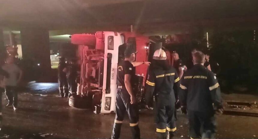 Θανατηφόρο τροχαίο με πυροσβεστικό όχημα στον Ασπρόπυργο: Ένας νεκρός και δύο τραυματίες 2 Θανατηφόρο τροχαίο με πυροσβεστικό όχημα στον Ασπρόπυργο: Ένας νεκρός και δύο τραυματίες 1