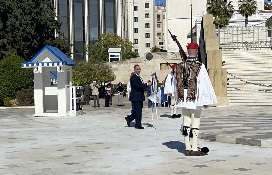 Στεφάνι στον Άγνωστο Στρατιώτη κατέθεσε ο Άρης Πανόπουλος, στη μνήμη της ηρωίδας Λέλας Καραγιάννη 4 Στεφάνι στον Άγνωστο Στρατιώτη κατέθεσε ο Άρης Πανόπουλος, στη μνήμη της ηρωίδας Λέλας Καραγιάννη 3