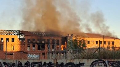 Κτήριο φλέγεται κοντά στο Γενικό Κρατικό Νίκαιας 33