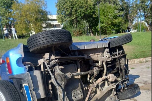 Τριπλή σύγκρουση και ανατροπή στη Λεωφόρο Αθηνών 31