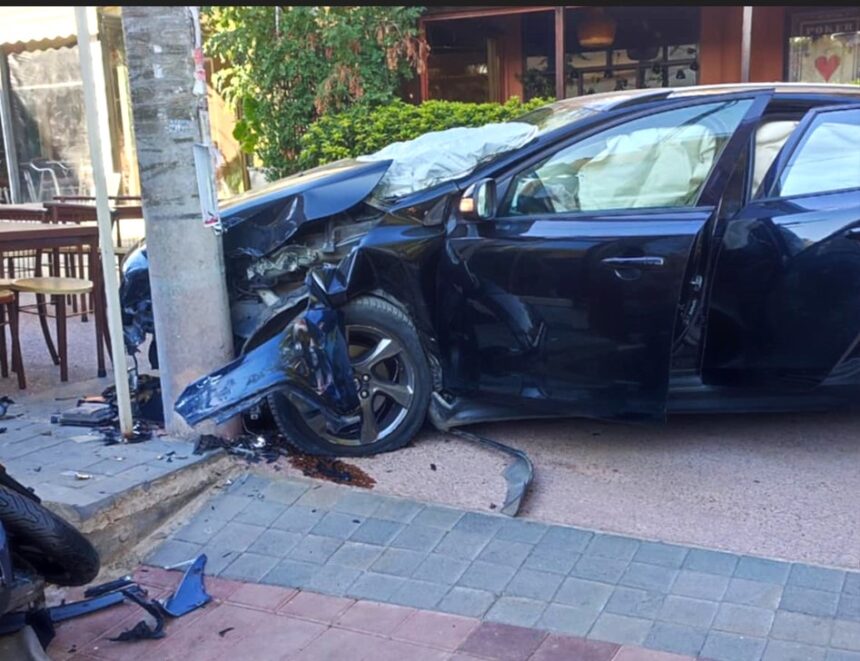 Δυνατό τρακάρισμα στην πλατεία του Δάσους, "άγιο" είχαμε 1