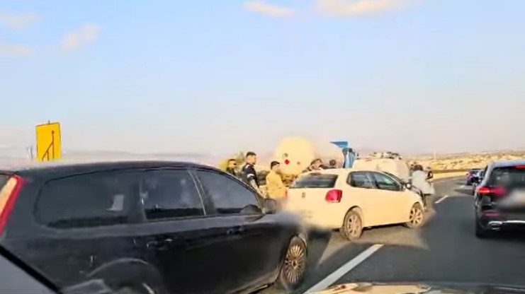 Καραμπόλα 10 οχημάτων στην Αθηνών - Κορίνθου, αναφορές για τραυματία 2 Καραμπόλα 10 οχημάτων στην Αθηνών - Κορίνθου, αναφορές για τραυματία 1
