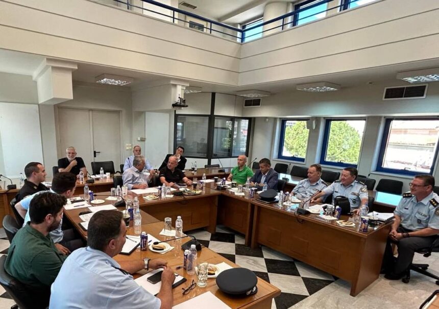 Μεγάλη σύσκεψη στελεχών της ΕΛΑΣ στο δημαρχείο Αγίας Βαρβάρας 1