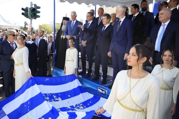 Στο Περιστέρι ο Κυριάκος Μητσοτάκης για τις εορταστικές εκδηλώσεις για την 28η Οκτωβρίου στο Περιστέρι 15