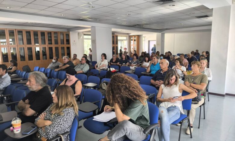 Η δημοτική αρχή Χαϊδαρίου στην σύσκεψη φορέων ενάντια στην εφαρμογή του νομοσχεδίου για την Ψυχική Υγεία 2 Η δημοτική αρχή Χαϊδαρίου στην σύσκεψη φορέων ενάντια στην εφαρμογή του νομοσχεδίου για την Ψυχική Υγεία 1