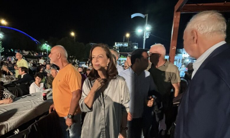 Στο Χαϊδάρι η Άννα Διαμαντοπούλου, λίγο πριν την κρίσιμη κάλπη 2 Στο Χαϊδάρι η Άννα Διαμαντοπούλου, λίγο πριν την κρίσιμη κάλπη 1