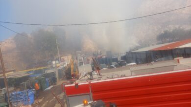 Ό,τι να 'ναι: Μεγάλη φωτιά σε κτήριο όπου ο ιδιοκτήτης συγκεντρώνει επικίνδυνα υλικά 50