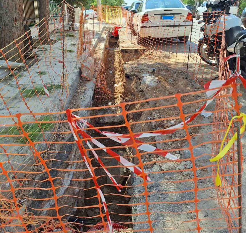 Έργο στο Δάσος: Ενάμιση μήνα σκάβουν, ανοίγουν τρύπες και τίποτε δεν τελειώνει 2 Έργο στο Δάσος: Ενάμιση μήνα σκάβουν, ανοίγουν τρύπες και τίποτε δεν τελειώνει 1