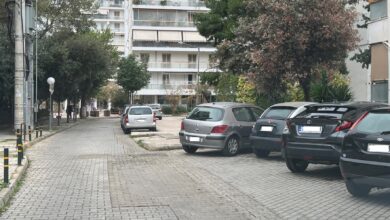 Μπορούν να παρκάρουν τα αυτοκίνητα στο πεζοδρόμιο; Πότε είναι νόμιμο; 58