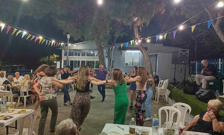 Ο σύλλογος "φύλακας της γειτονιάς" - Ένα παράδειγμα τοπικής παράδειγμα αλληλεγγύης και συνεργασίας 2 Ο σύλλογος "φύλακας της γειτονιάς" - Ένα παράδειγμα τοπικής παράδειγμα αλληλεγγύης και συνεργασίας 1