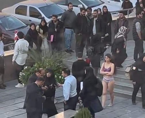 "Την λένε Ahoo Daryaei και λένε ότι το όνομά της σημαίνει γαζέλα της θάλασσας" 33