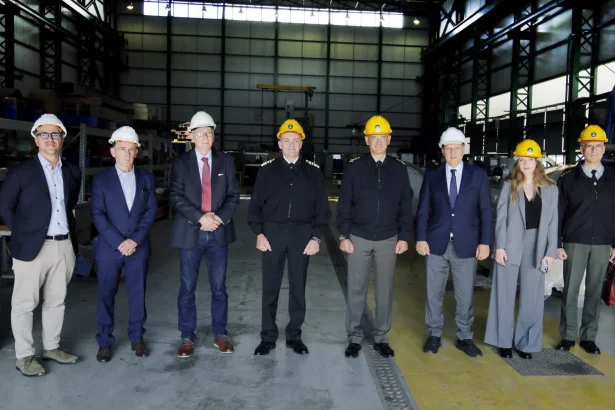 Στα Ναυπηγεία Σκαραμαγκά οι Αρχηγοί ΓΕΕΘΑ – ΓΕΝ 25