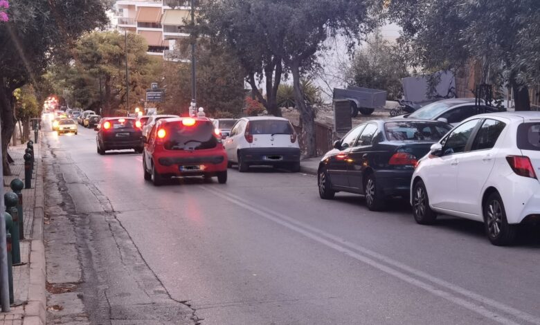 Ξηλώνουν πινακίδες στη Γ. Παπανδρέου; To "κερασάκι στην τούρτα" μιας κυκλοφοριακής παράνοιας 2 Ξηλώνουν πινακίδες στη Γ. Παπανδρέου; To "κερασάκι στην τούρτα" μιας κυκλοφοριακής παράνοιας 1