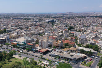Ξεκινάει η "κοινωνική αντιπαροχή" - Δόμνα Μιχαηλίδου: 400 νέα διαμερίσματα, τα 130 κοινωνική κατοικία 15