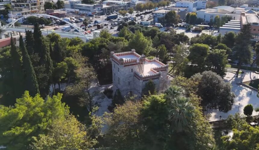 "Ραντεβού στο Παλατάκι!" - Βίντεο 2 "Ραντεβού στο Παλατάκι!" - Βίντεο 1