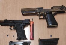 Αιγάλεω: Συνελήφθη 29χρονος με αεροβόλα όπλα 30
