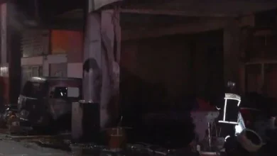 Φωτιά σε αποθήκη με ελαστικά στη Λεωφόρο Αθηνών – Κάηκαν καταστήματα 1