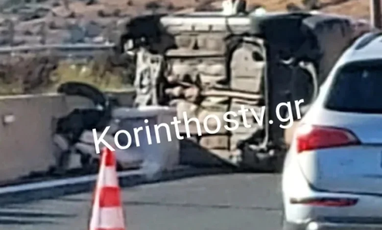 Τούμπαρε αυτοκίνητο μετά τα διόδια της Ελευσίνας 2 Τούμπαρε αυτοκίνητο μετά τα διόδια της Ελευσίνας 1