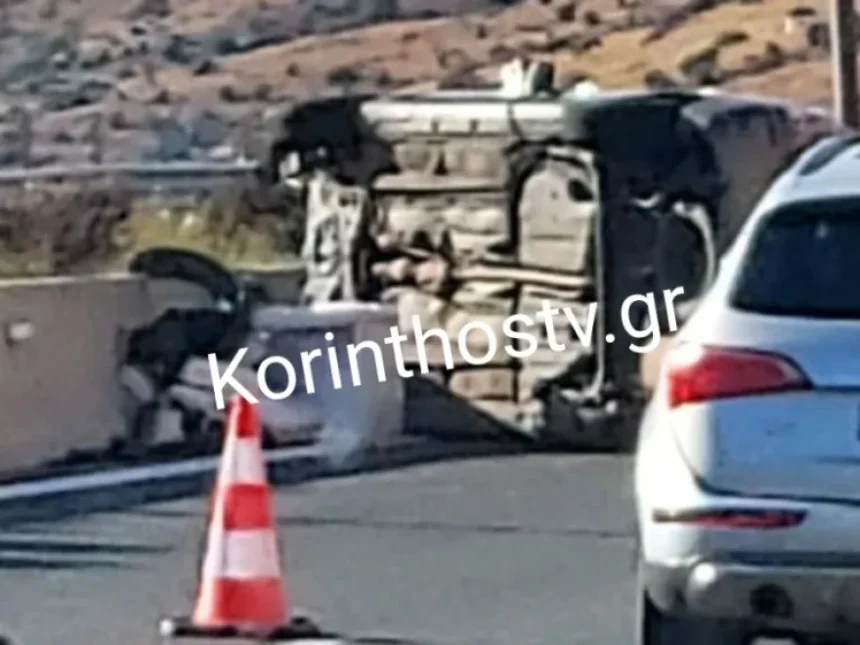 Τούμπαρε αυτοκίνητο μετά τα διόδια της Ελευσίνας 1