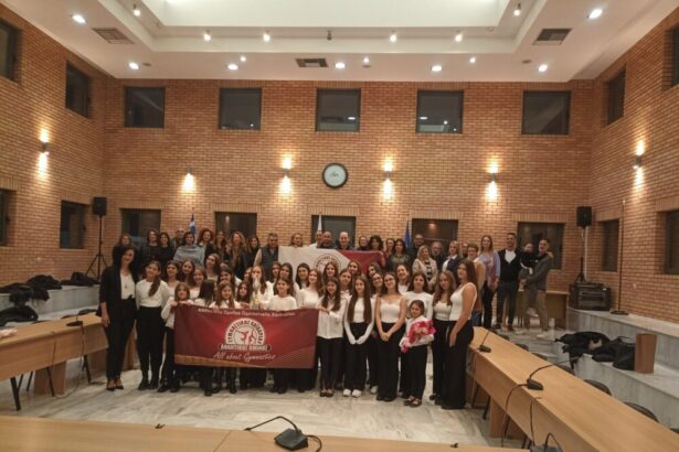 Ο Αθλητικός Όμιλος Γυμναστικής Χαϊδαρίου παρέδωσε στον Δήμαρχο το Κύπελλο της 1ης θέσης του ευρωπαϊκού τουρνουά 39