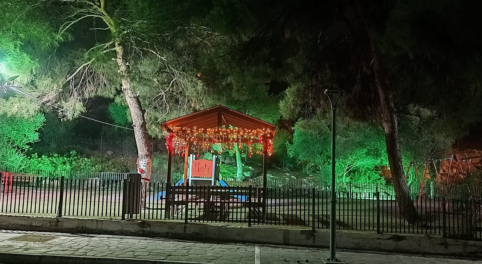 Η Αφαία στολίστηκε με φως, χαρά, καλή διάθεση και εύχεται καλές γιορτές σε όλους! 4 Η Αφαία στολίστηκε με φως, χαρά, καλή διάθεση και εύχεται καλές γιορτές σε όλους! 3